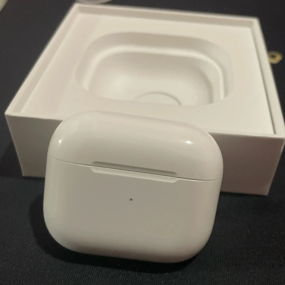 Apple Wireless Earbuds in White